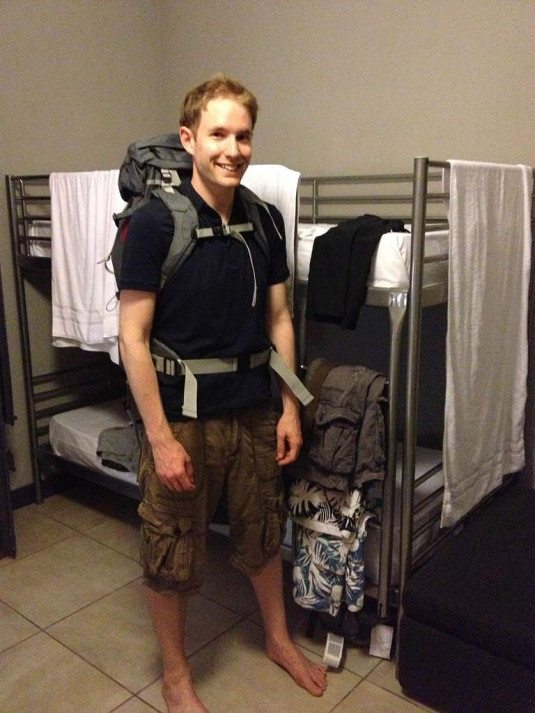 Backpacker dans une auberge