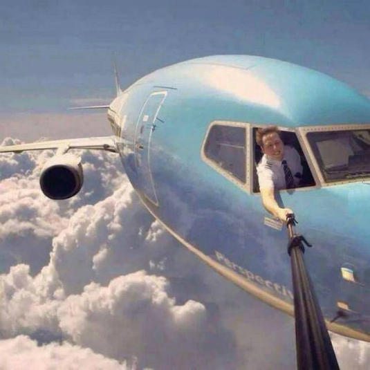 16_Pilot plane selfie