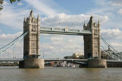 Highlights of London - Walk Along The Thames