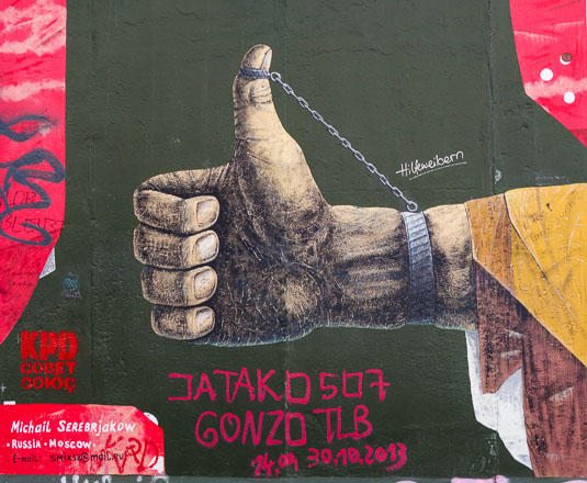 Berlin street art diagonal