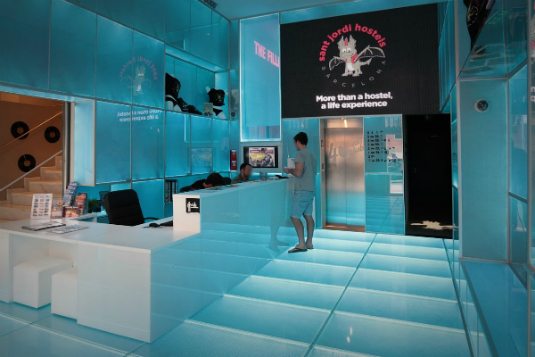 Sant Jordi Hostel Rock Palace reception blue