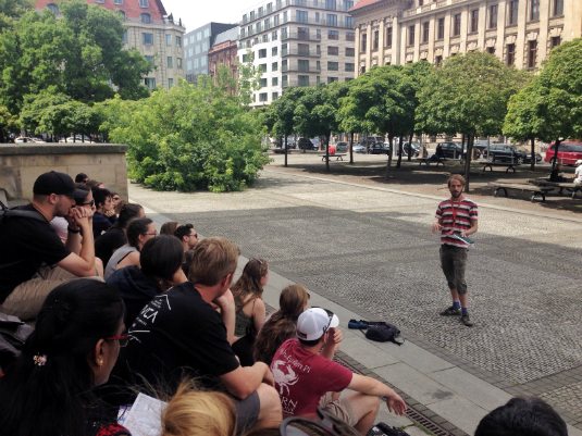 sandeman free walking tour in the backpacking jungle