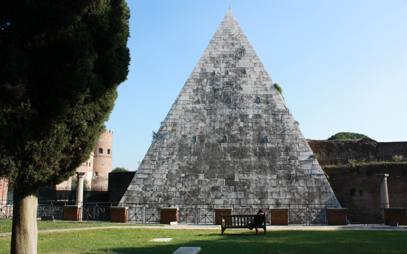 Piramide Cestia