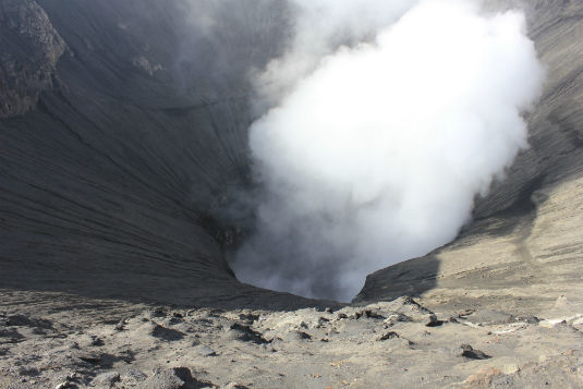 Escalar por un volcan en Indonesia