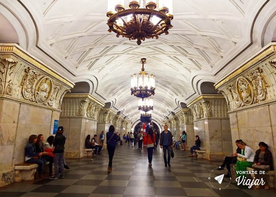 metro-de-moscou-estacao-prospekt-mira-era-um-dos-palacios-do-povo