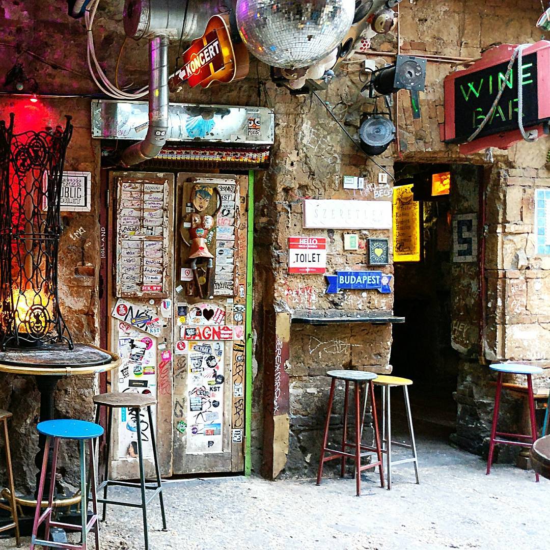 ruin pub, budapest