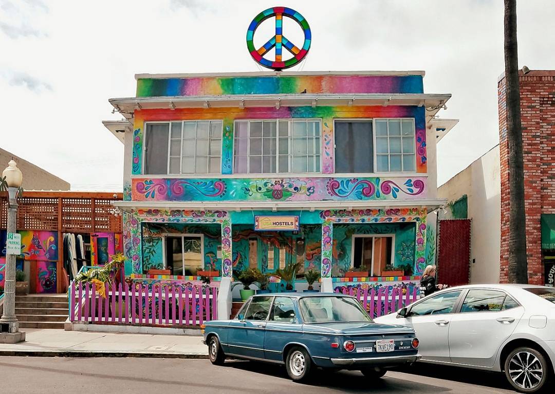usa hostels ocean beach colourful @xana.stars
