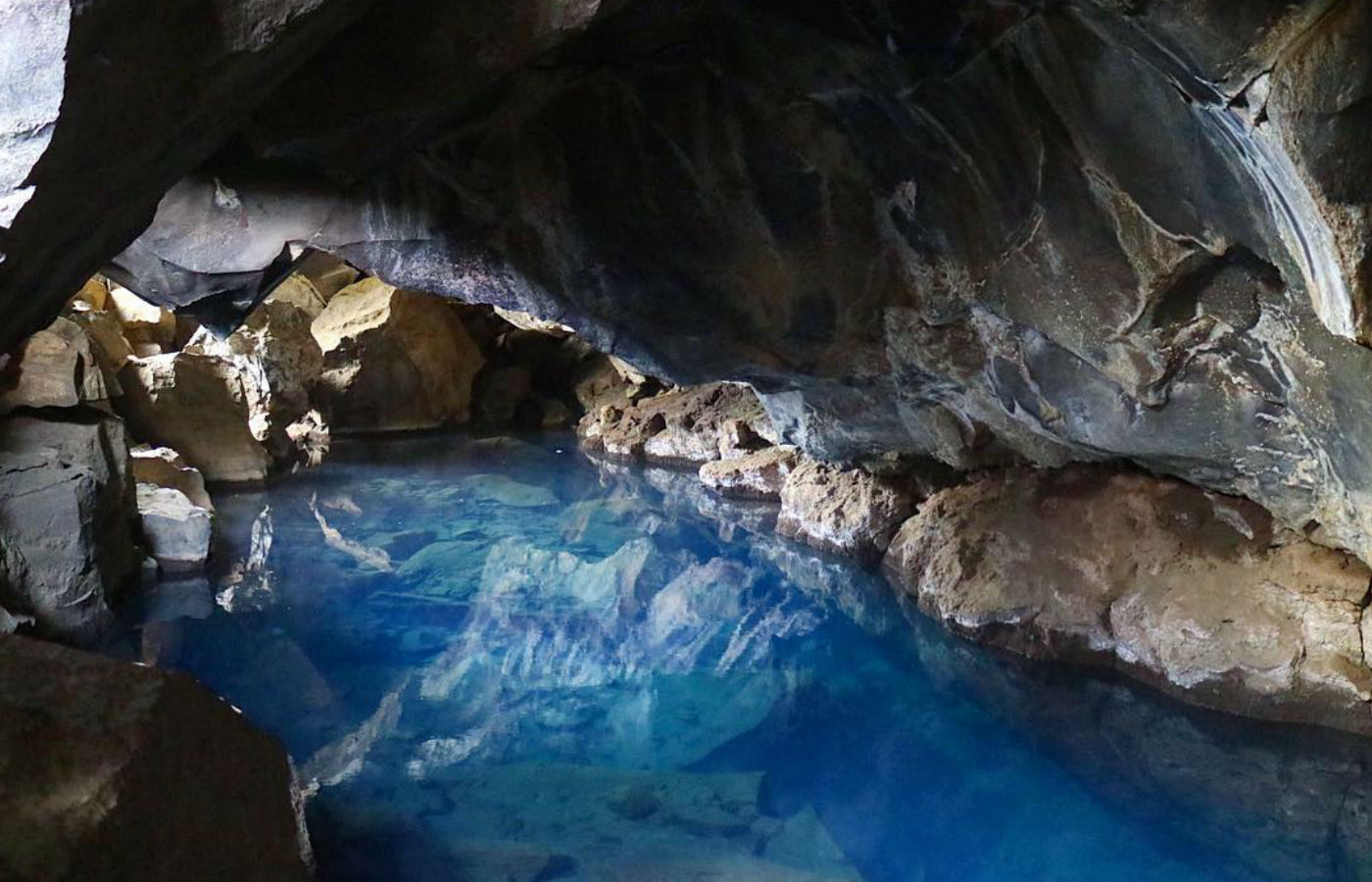 les lieux de tournage Game Of Thrones, grotte jon snow grjotagja