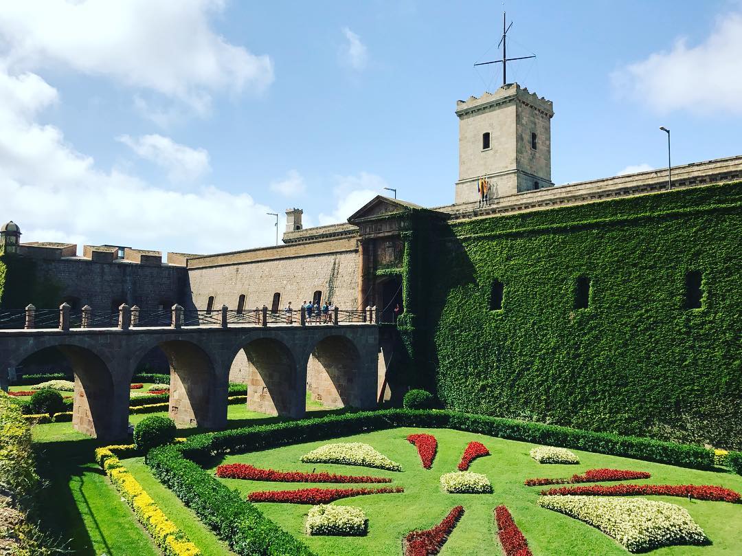 Castillo de Montjuic_ Castillos en Europa