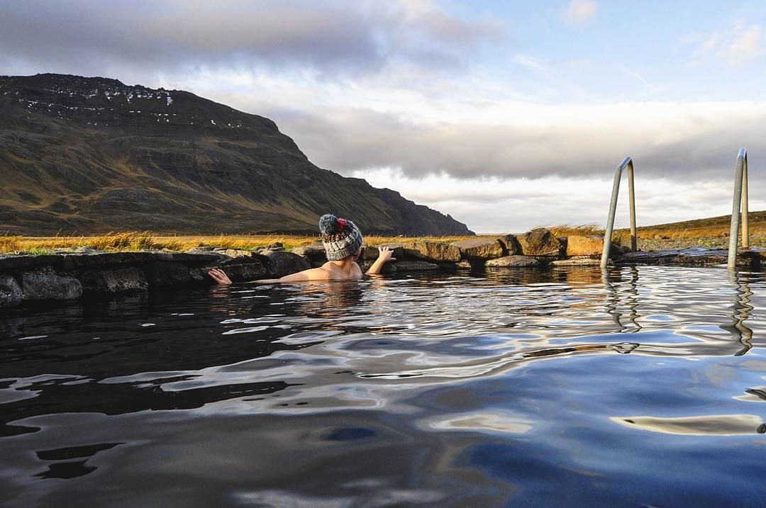 Que faire en Islande @zvyara.lalala source d'eau chaudes