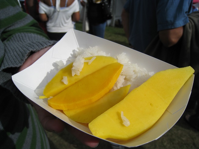 Khao Niew Mamuang - Mango and Sticky Rice -Bangkok street food