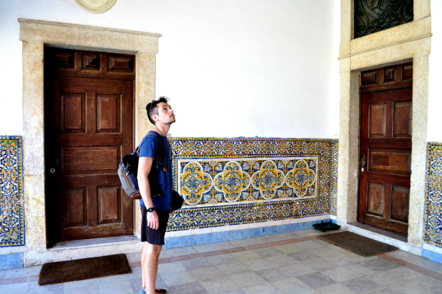yellow and blue azulejos