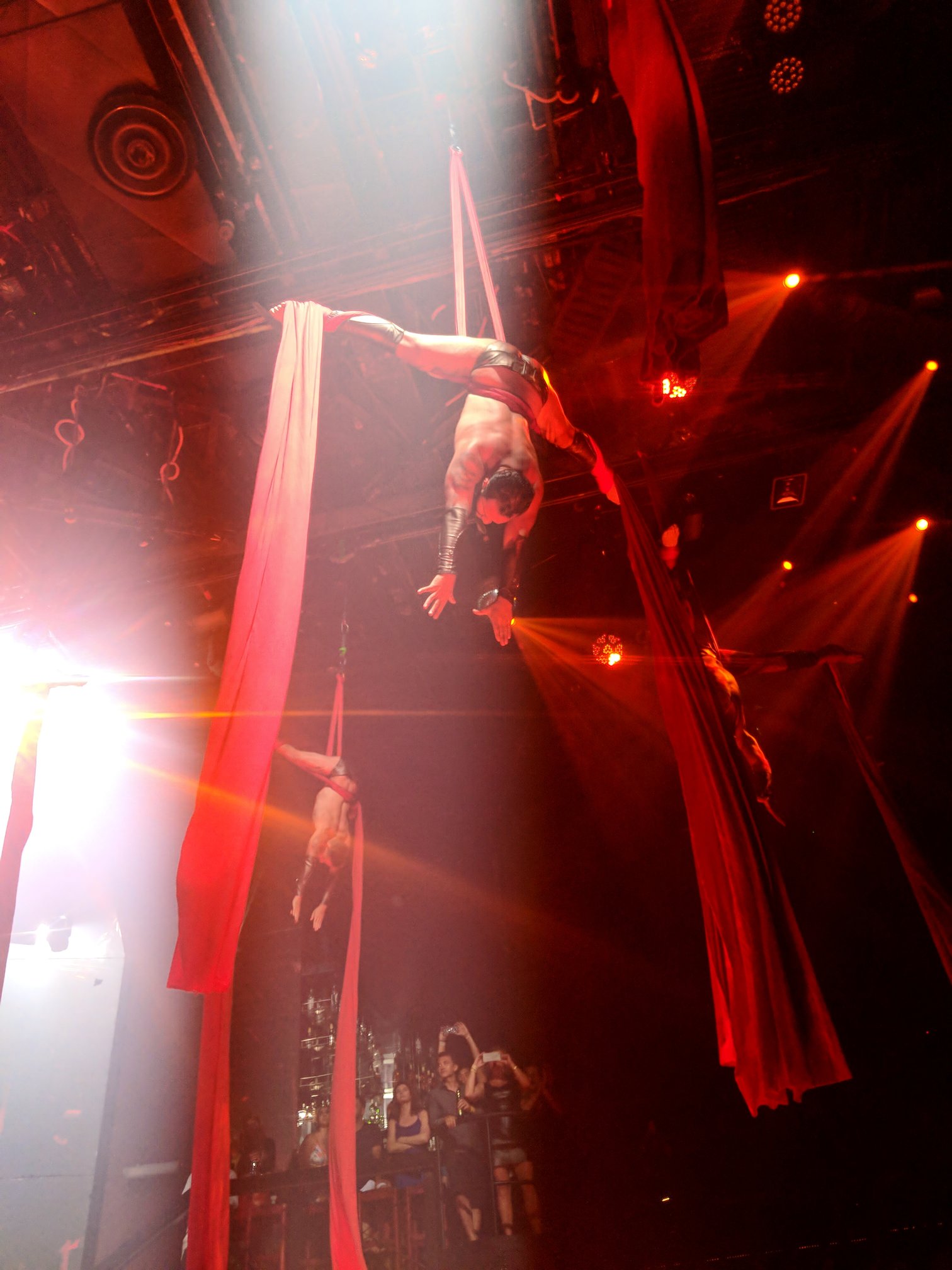 Que faire à Cancun - club Coco Bongo avec acrobates