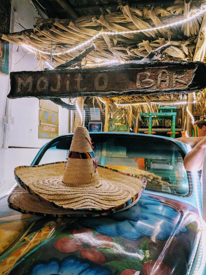 Que faire à Cancun - Mojito Bar et sombrero