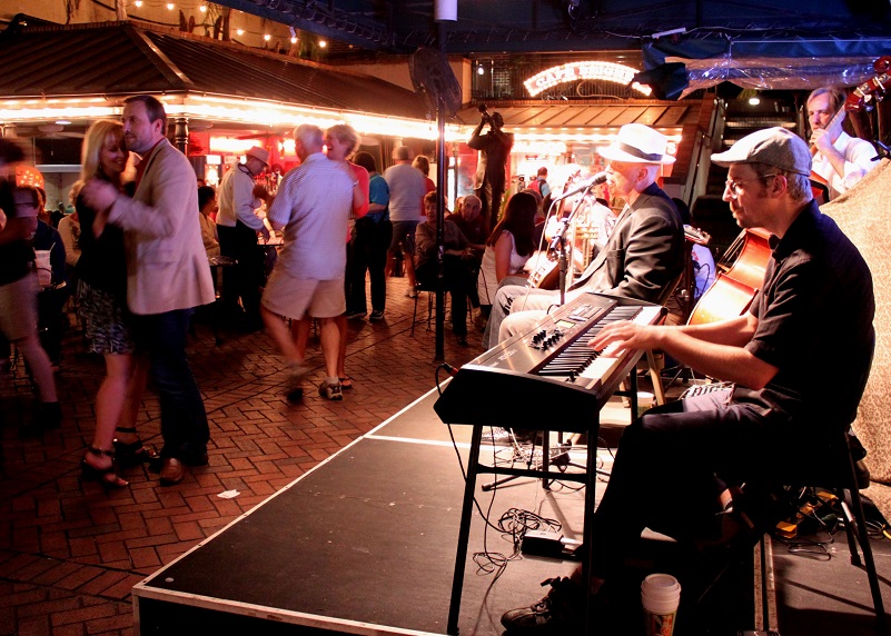 free things to do in new orleans- Bourbon Street
