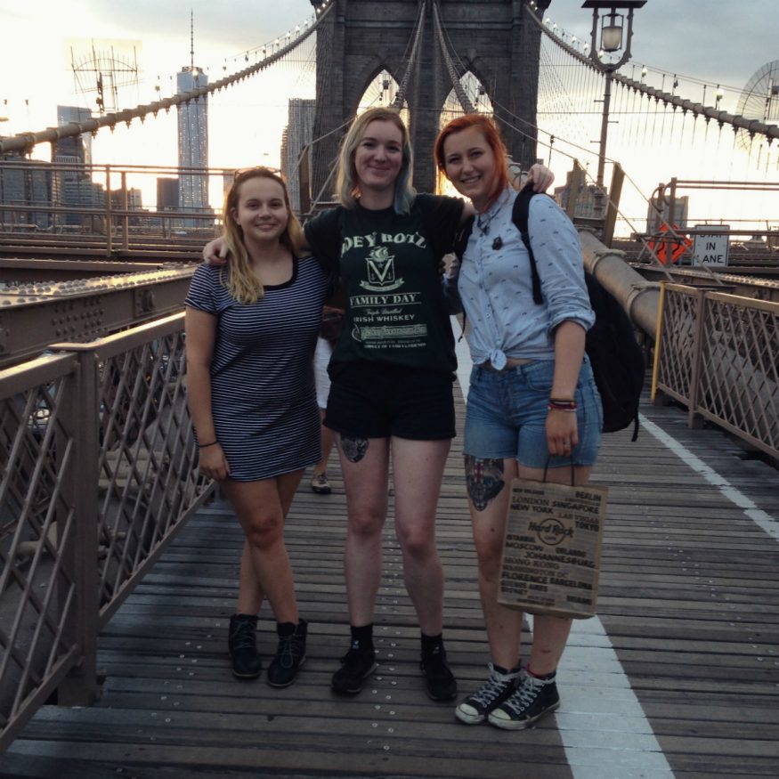 Vacances entre amis - azraberberovic sur le Brooklyn bridge, New York