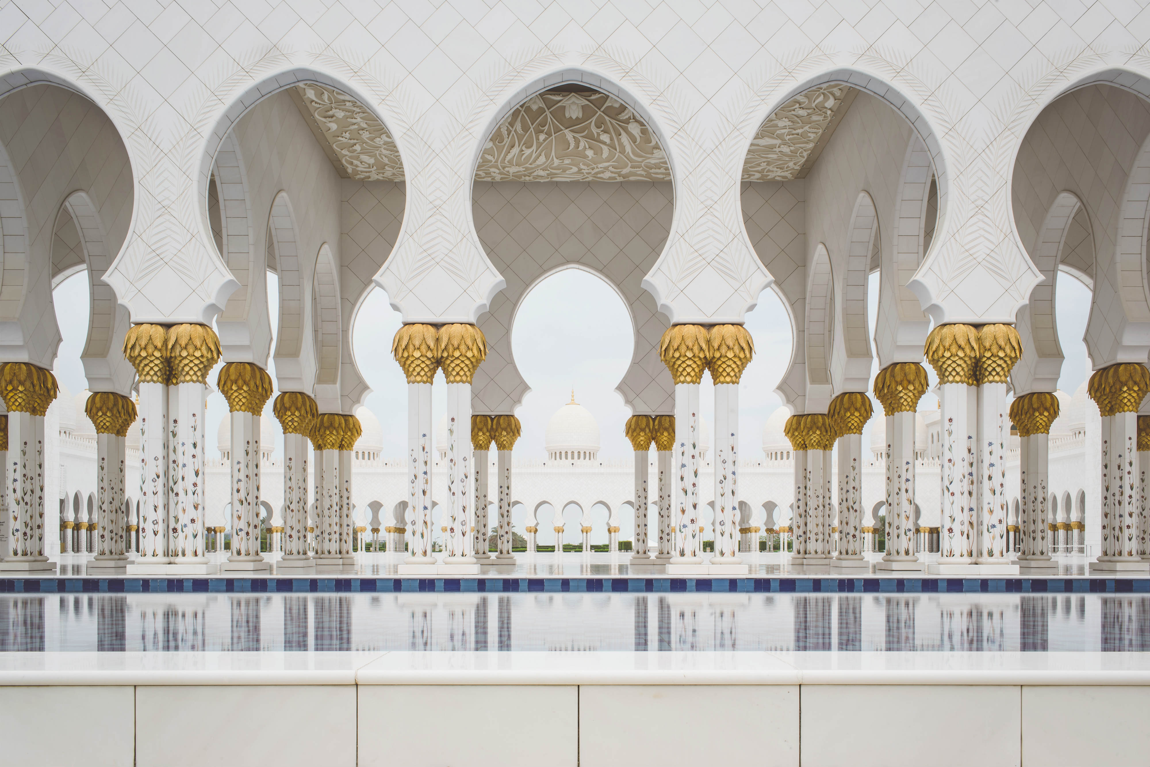 Lieux très Wes Anderson- Mosquée Cheikh Zayed, Emirats arabes unis - @azhrjl via Unsplash