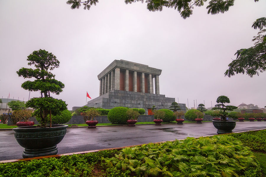 Things to do in Vietnam @thekiwicouple Ho Chi Minh Mausoleum