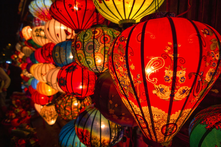 Things to do in Vietnam @thekiwicouple Lanterns in Hoi An Option 2