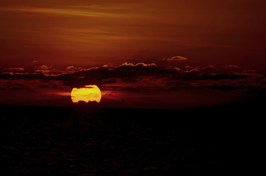 backpacking sri lanka - red sunset