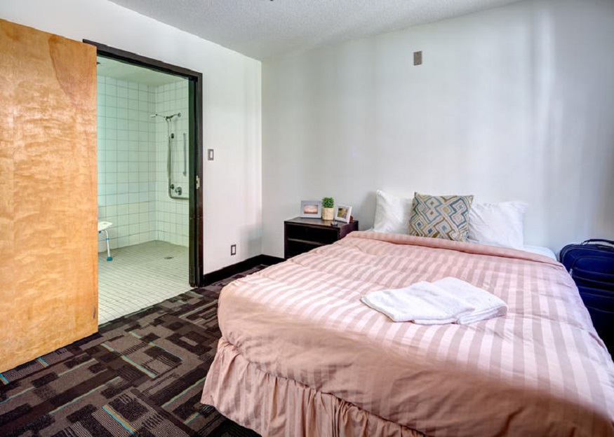 best hostels in vancouver- HI Vancouver Downtown