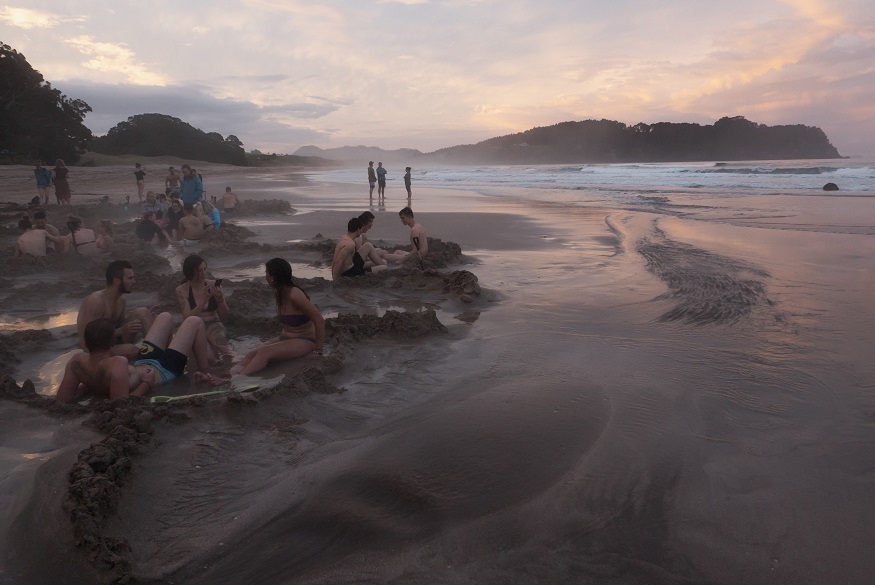 backpacking New Zealand - Hot water beach