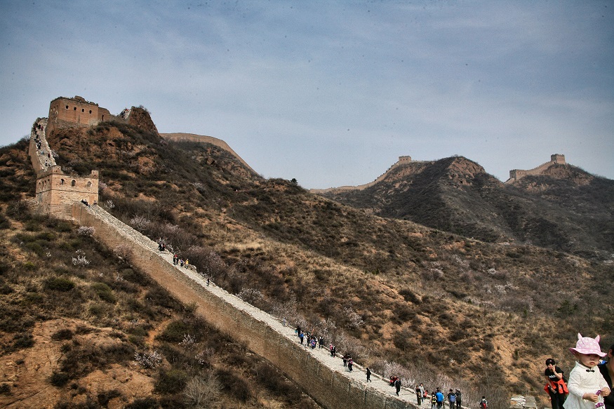 backpacking china - great wall people