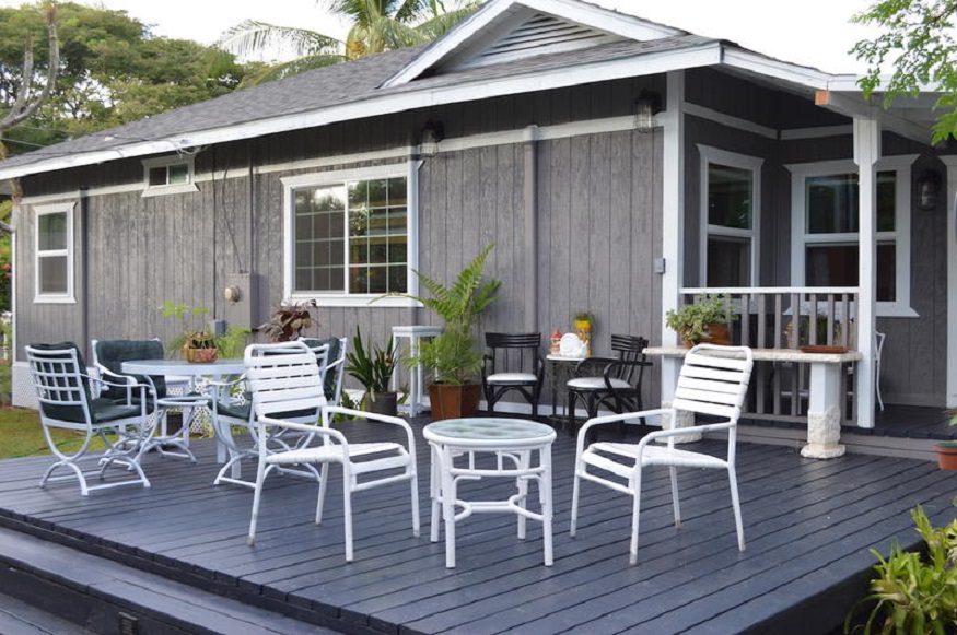 best hostels in hawaii - The Lahaina Beach House