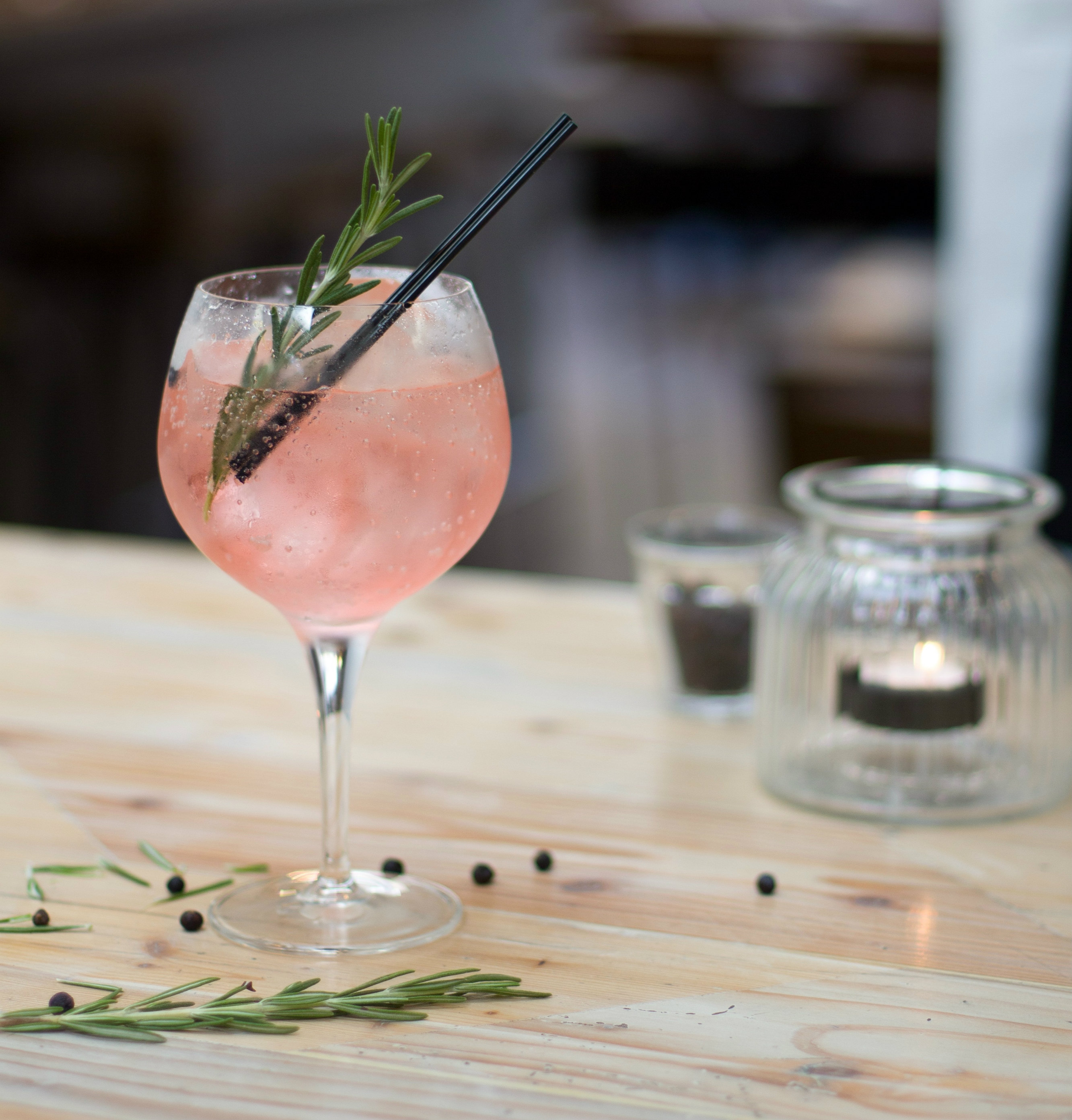 boisson du monde - via Unsplash @renatafraga gin tonic