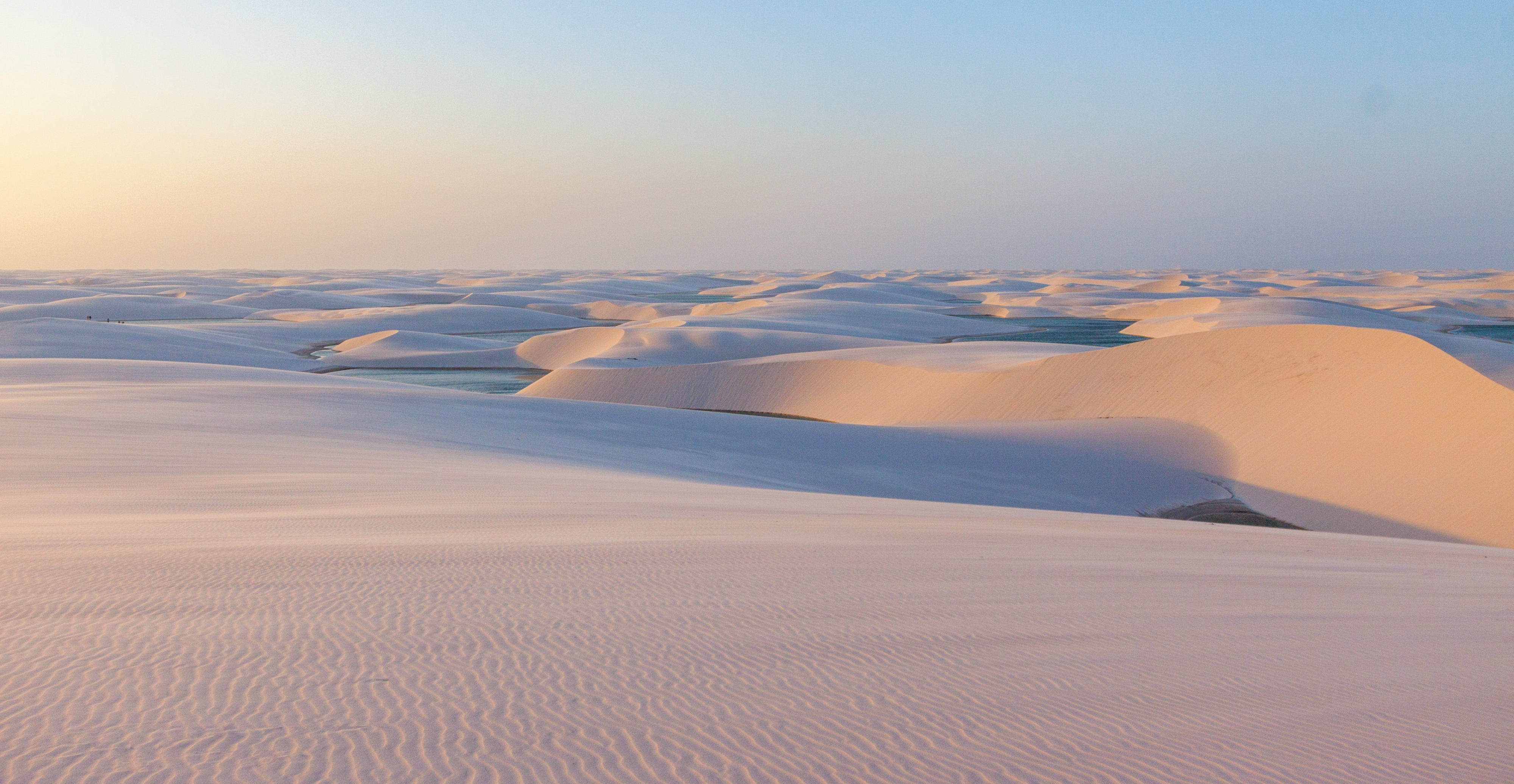 Photo de Roi Dimor via Unsplash @roi_dimor Parque Nacional dos Lençois Maranhenses Brésil