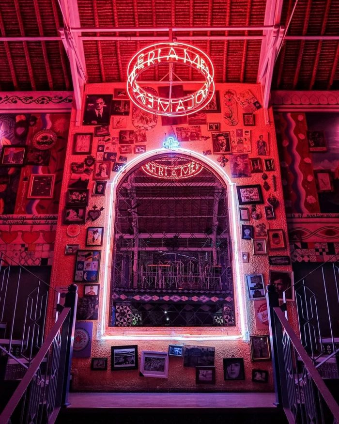 where to stay in bali - motel mexicola - big mirror