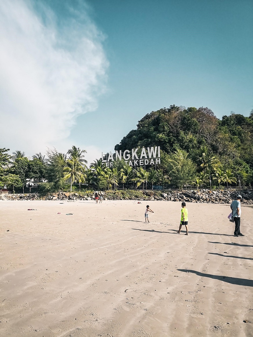 backpacking Malaysia - Langkawi - beach