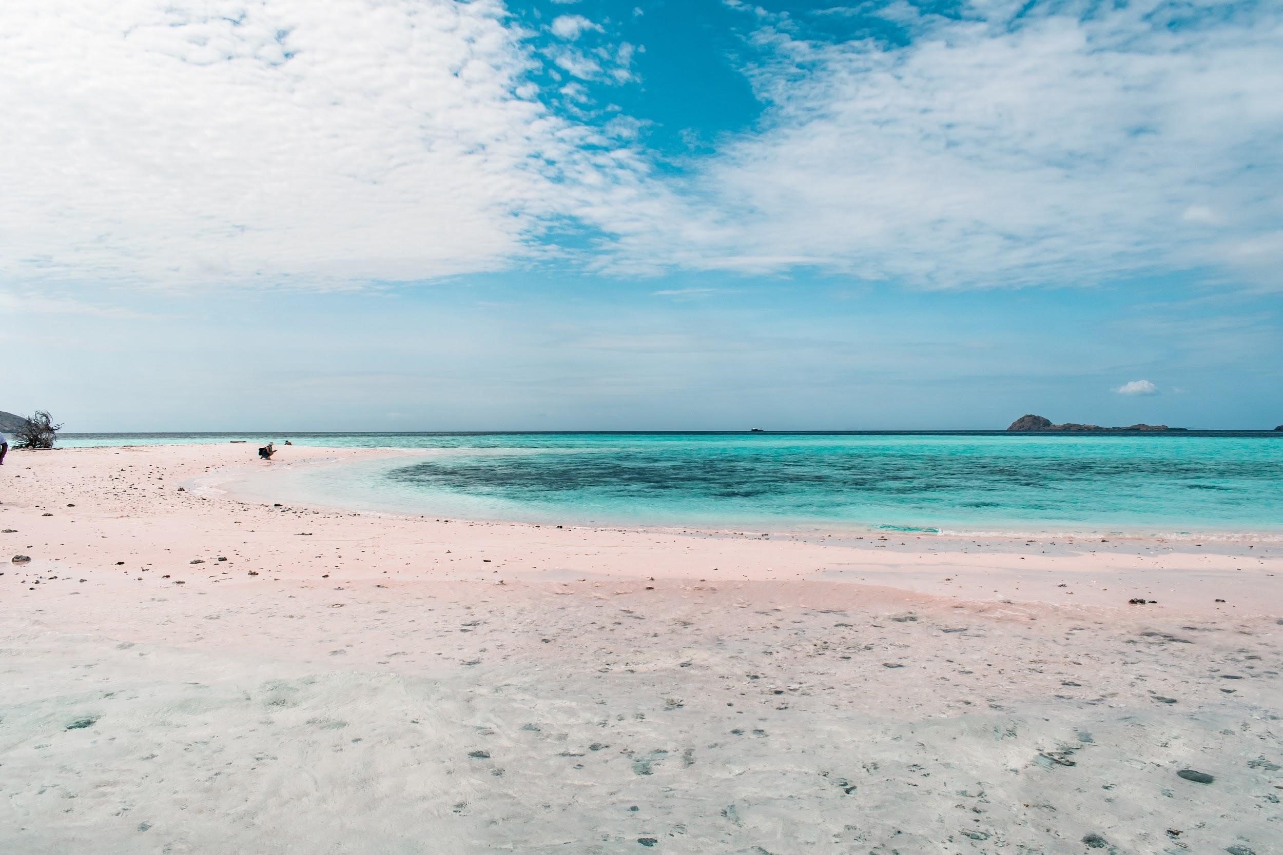 backpacking Malaysia - Perhentian Islands - beach - turquoise sea