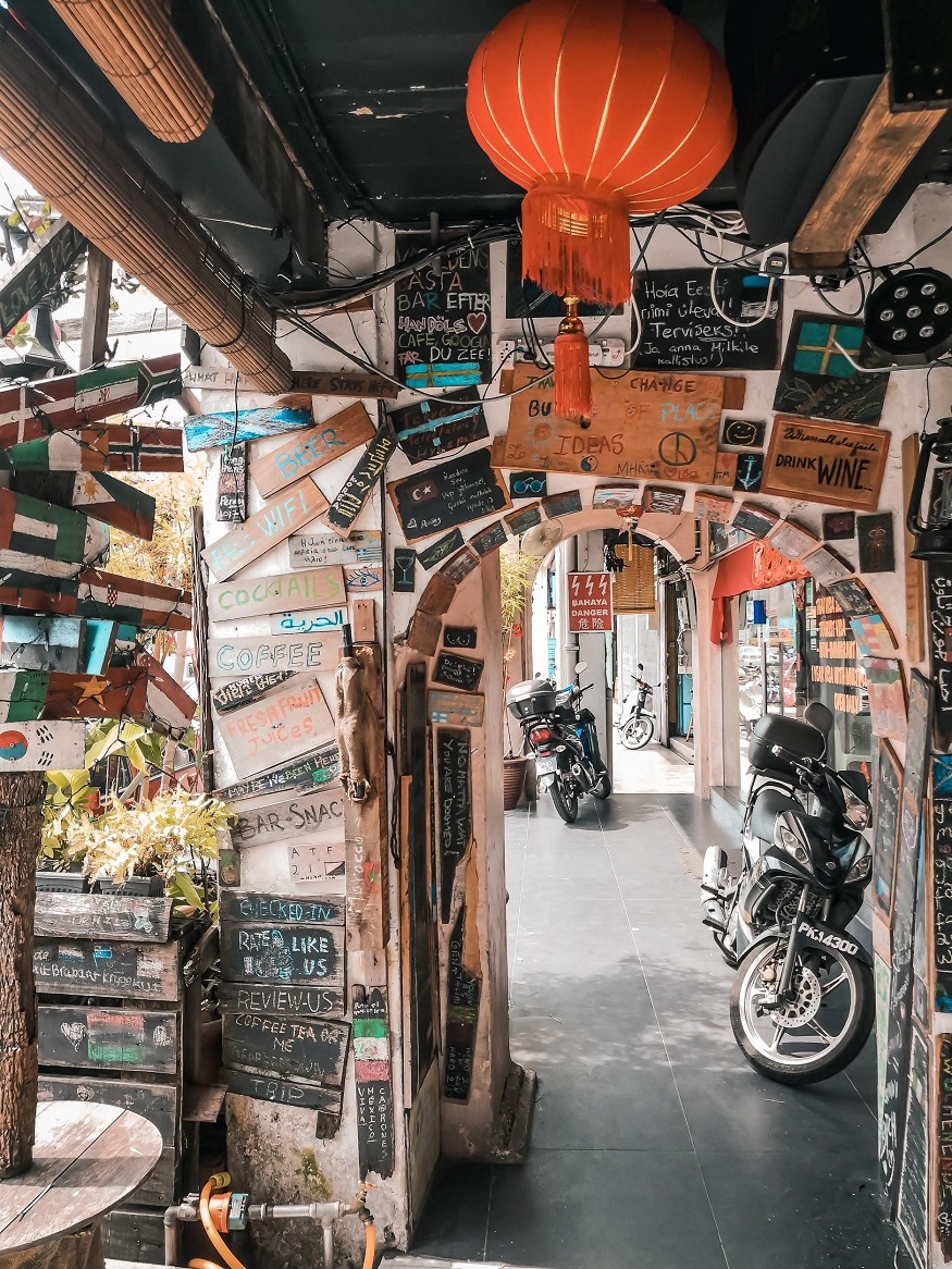 backpacking Malaysia - Malaysian culture - wooden signs
