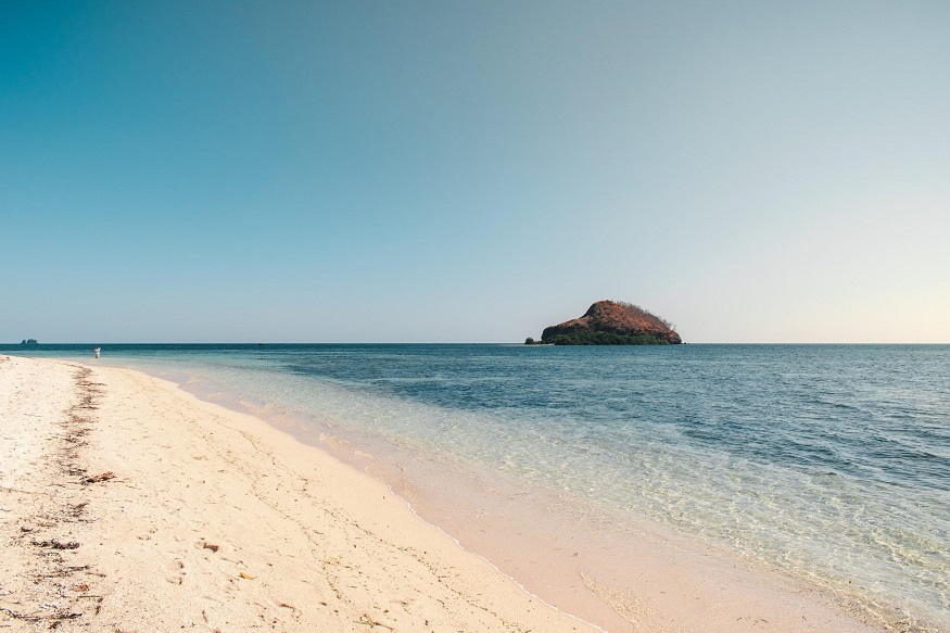 backpacking Malaysia - deserted beach