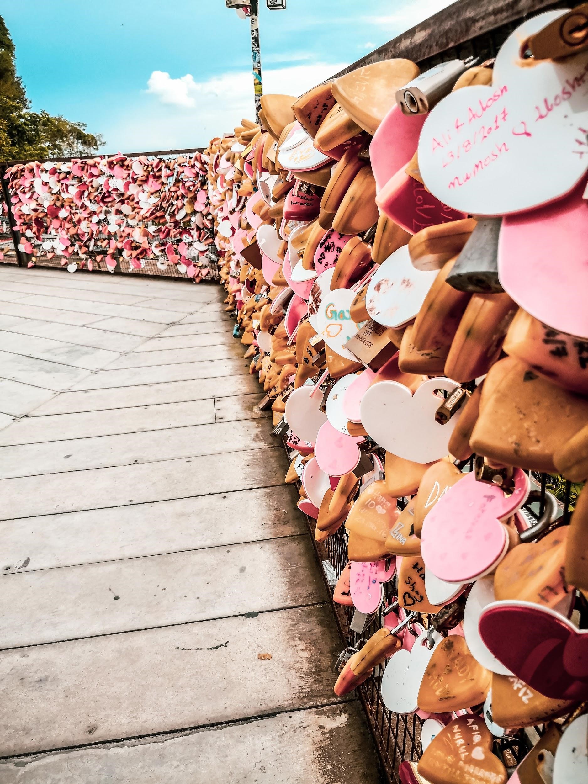 backpacking malaysia - love lock bridge