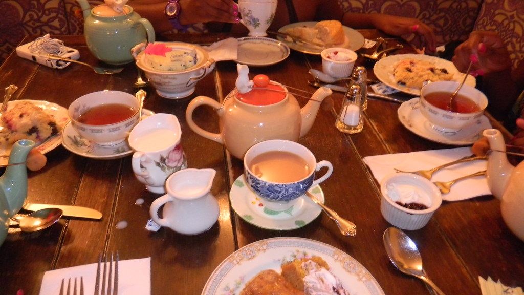 Where to stay in New York - Alice's tea cup @cecilia via flickr