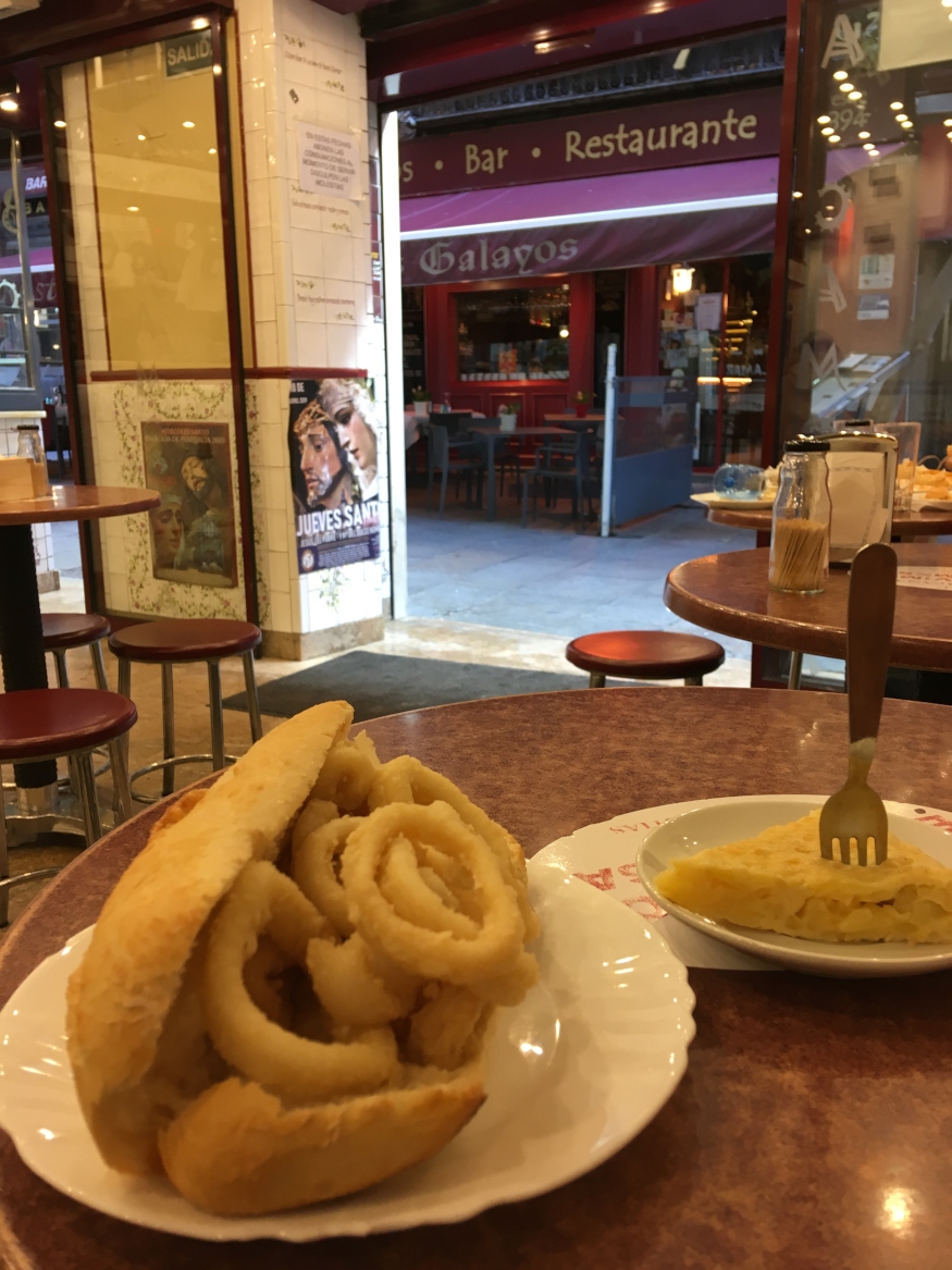 cosa fare a madrid - panino al nero di seppia