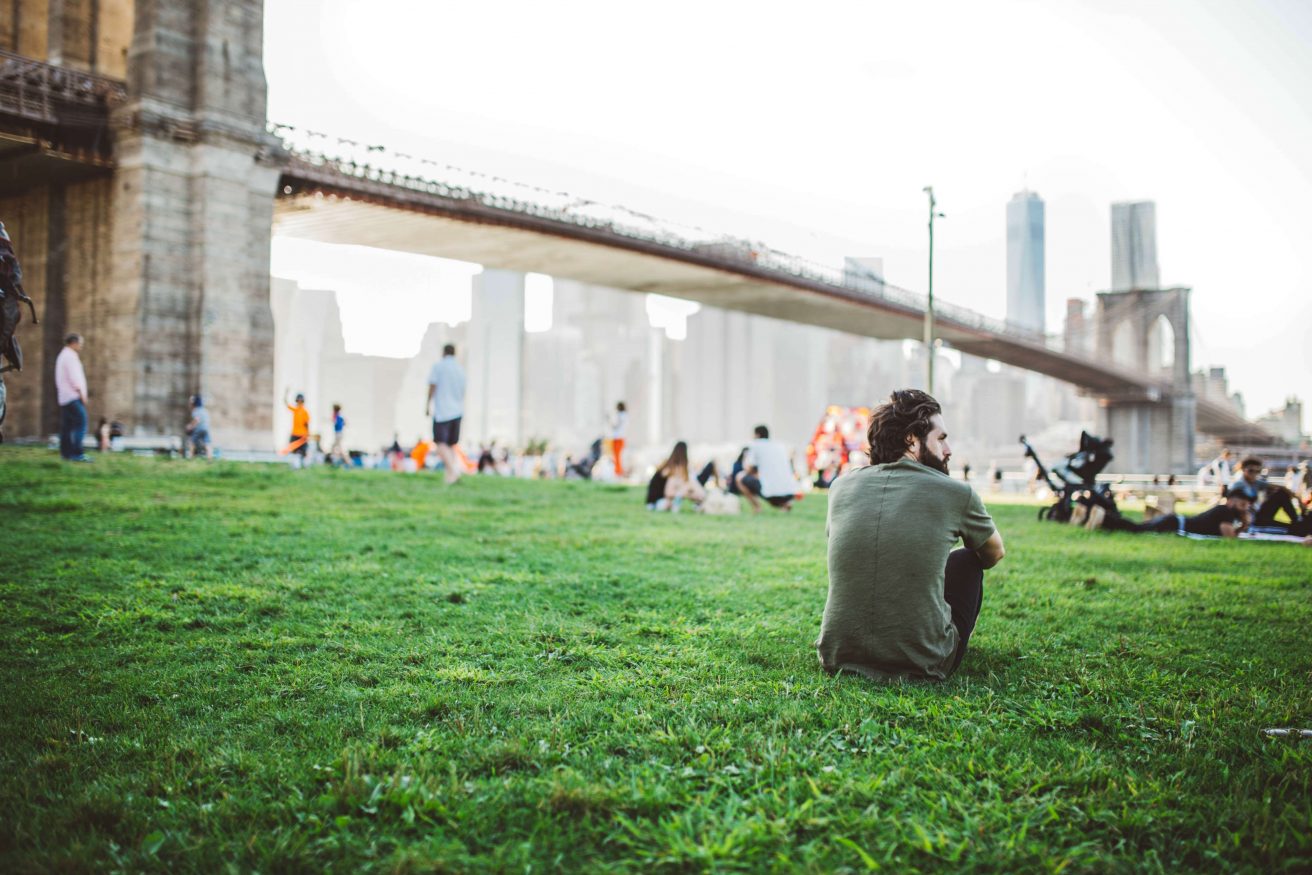 Where to stay in New York - Photo by Brooke Cagle on Unsplash @brookecagle brooklyn bridge