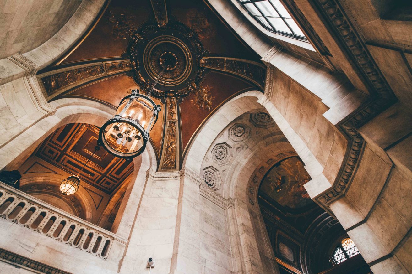Where to stay in New York - new york public library Photo by Cody Fitzgerald on Unsplash @cfotz