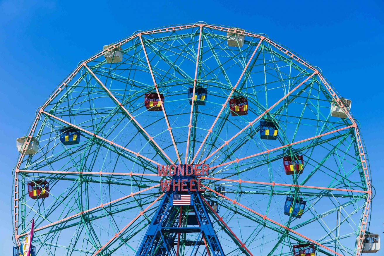 Where to stay in New York - Coney Island wonder wheel Photo by Dan Gold on Unsplash @danielcgold