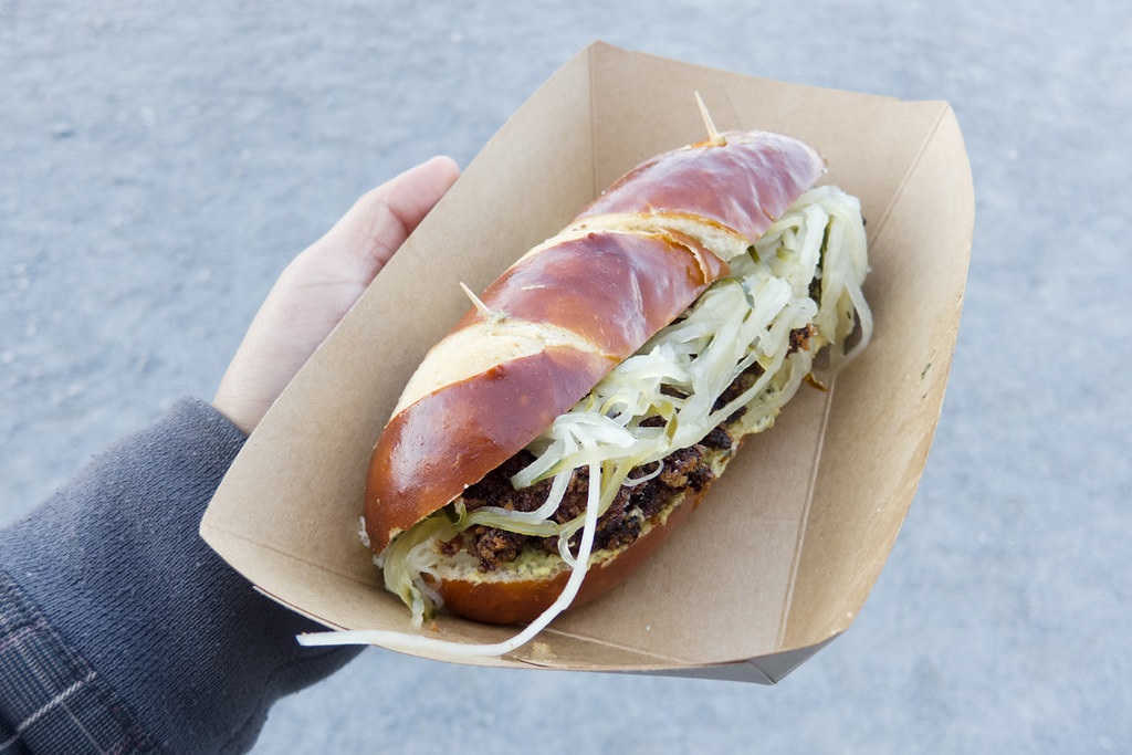 Where to stay in New York - smorgasburg brooklyn @gabriel Li via flickr schnitz