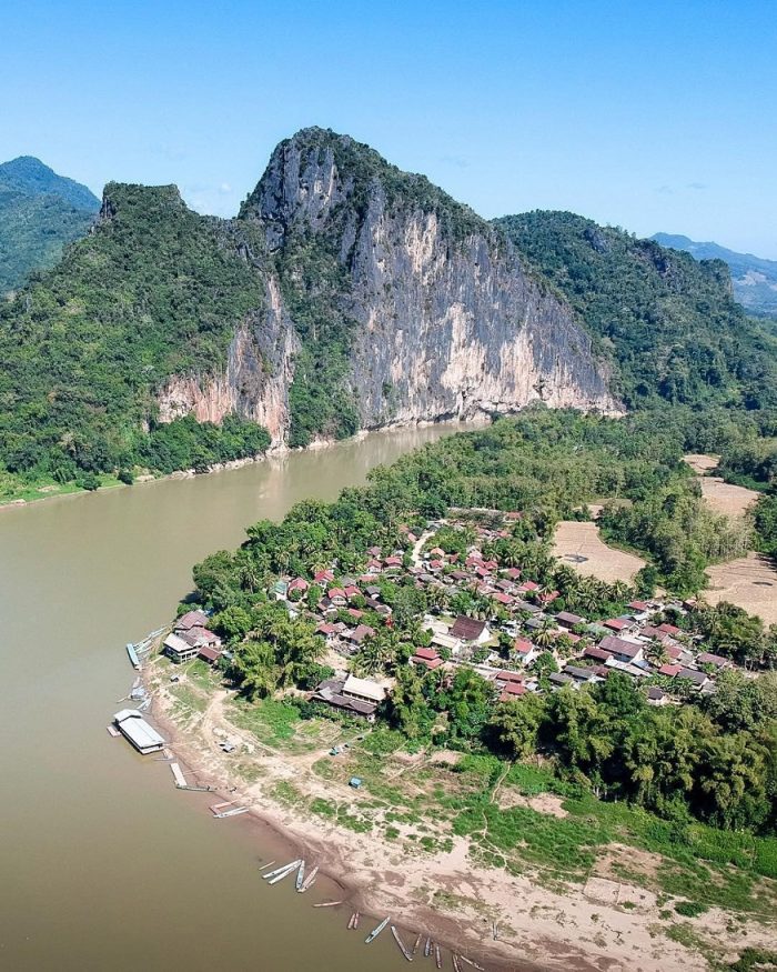 backpacking Laos - Pak Ou Caves