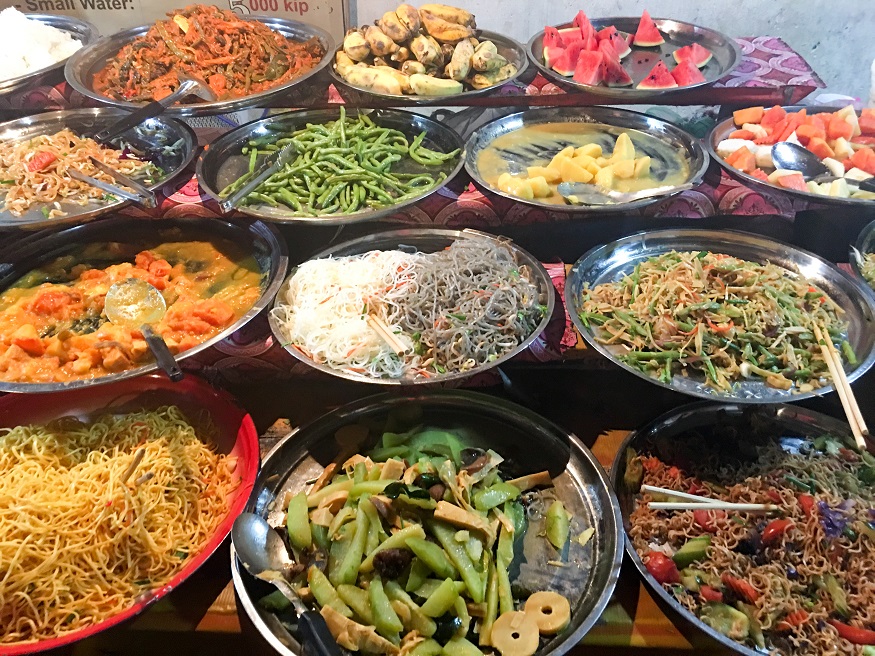 backpacking Laos - colourful Loas food in bowls