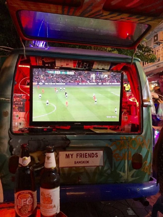 where to stay in bagnkok - tv in van 