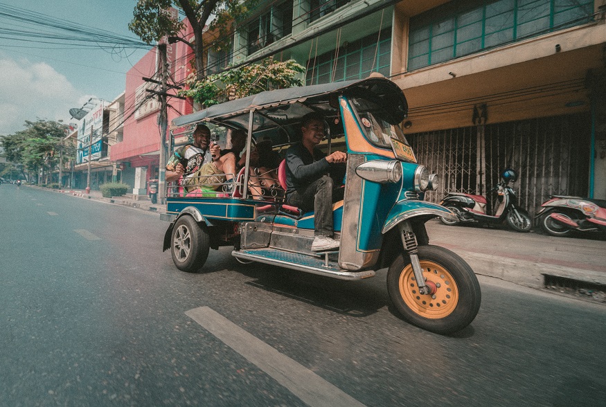 where to stay in bangkok - tuk tuk driving