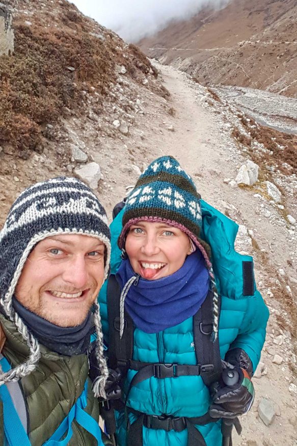 everest base camp tour kosten - Selfie von zwei Wanderern