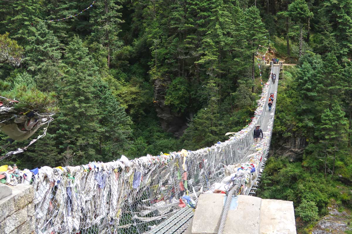 everest base camp tour kosten - Hängebrücke