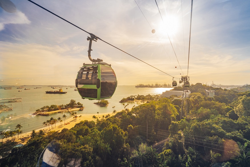 backpacking singapore - cable car into the sunset