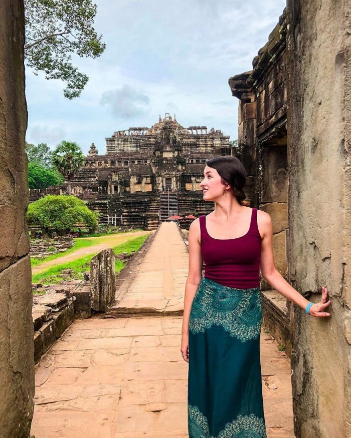 Siem Reap Sehenswürdigkeiten -Mädchen im Tempel